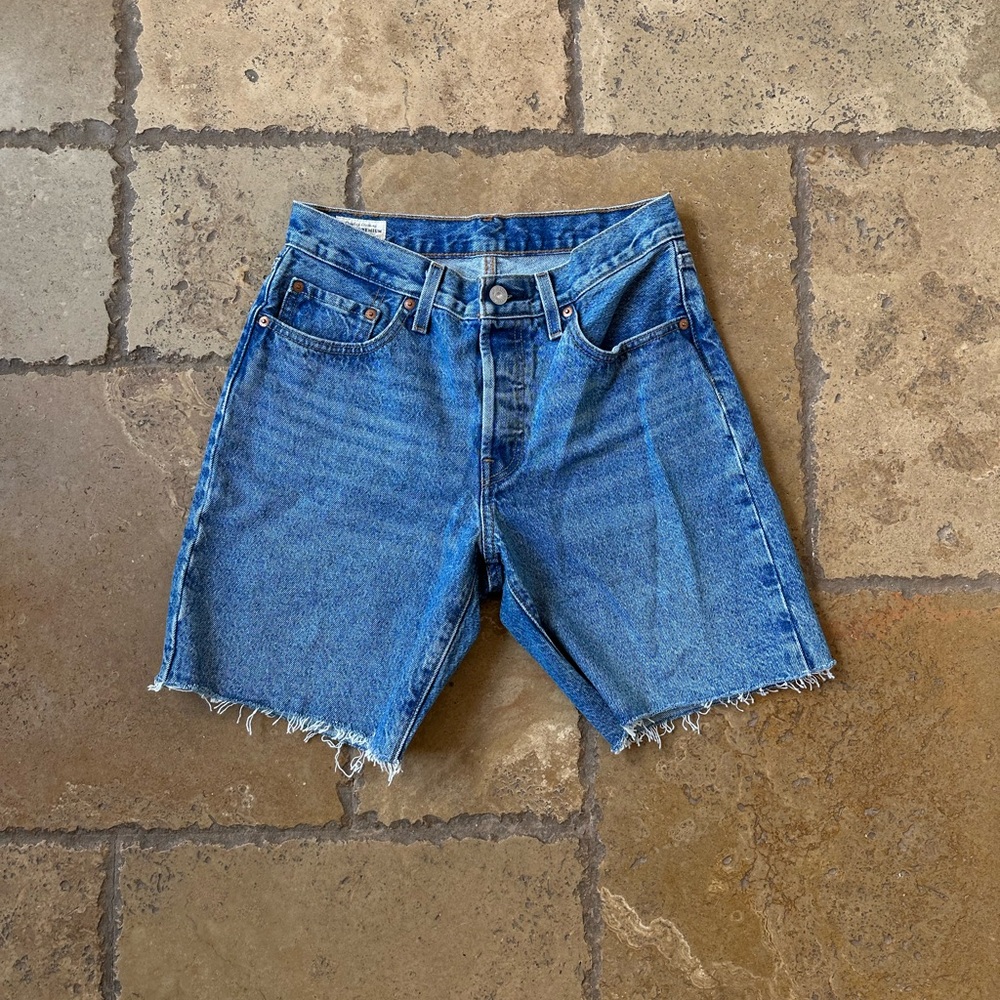 Levis 501 denim shorts medium wash 26W